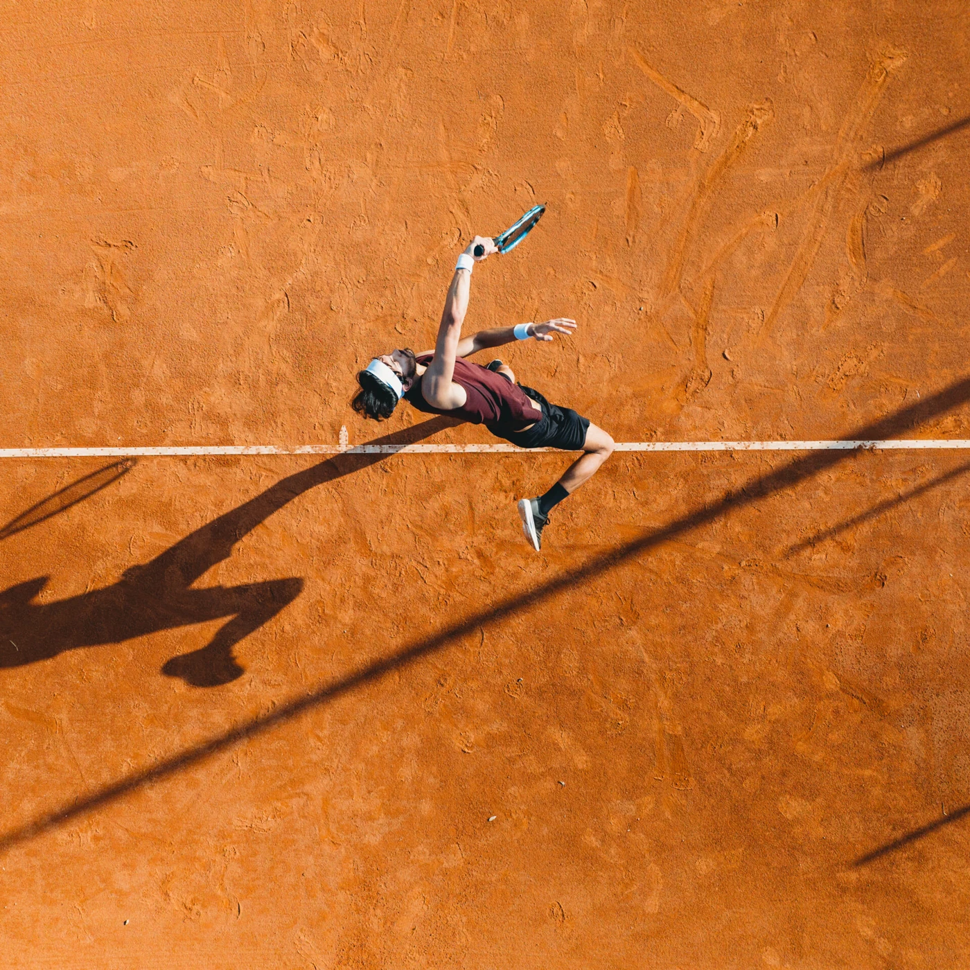 Tennis player jumping up
